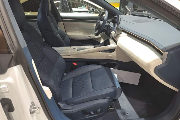 Used Zeekr 001 2025 YOU Edition 100 kWh All-Wheel Drive Right Front Seat