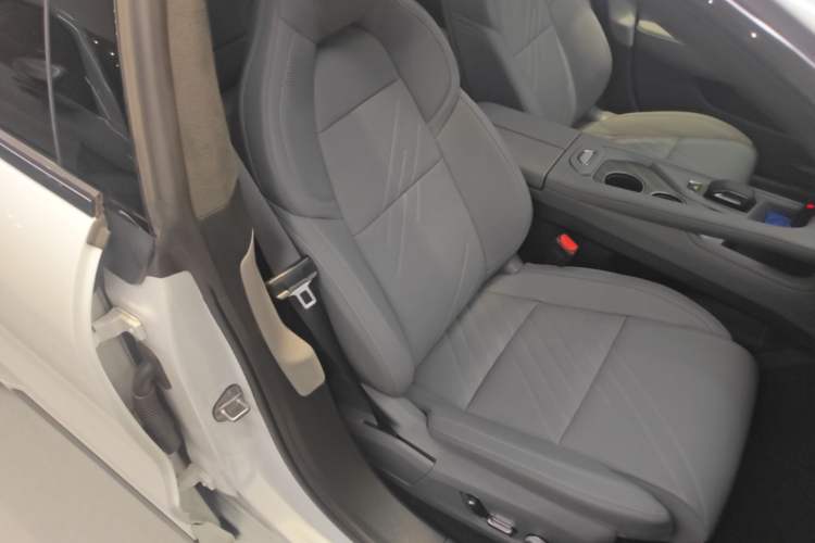 Used Zeekr 001 2025 YOU Edition 100 kWh All-Wheel Drive Right Front Seat