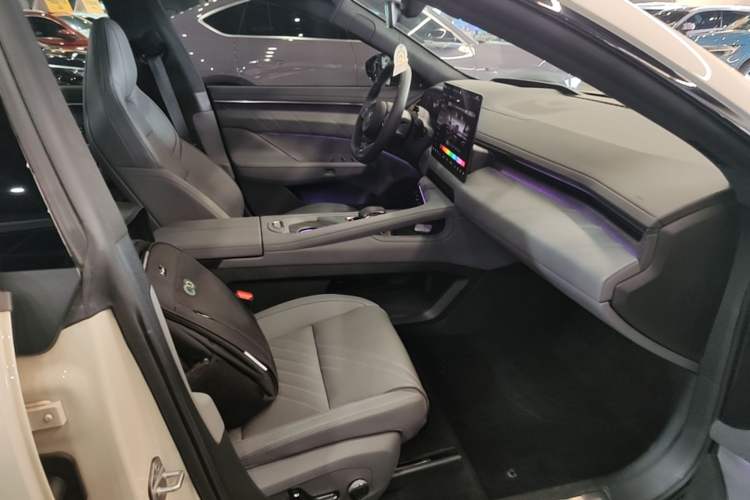 Used Zeekr 001 2025 WE Edition 95 kWh All-Wheel Drive Right Front Seat