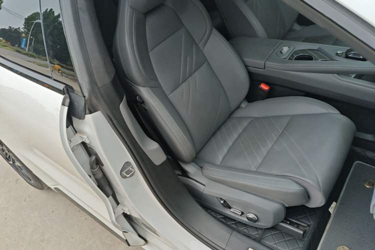 Used Zeekr 001 2025 WE Edition 100 kWh Rear-Wheel Drive Right Front Seat