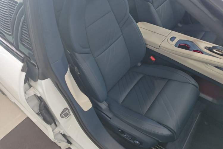 Used Zeekr 001 2025 YOU Edition 100 kWh All-Wheel Drive Right Front Seat