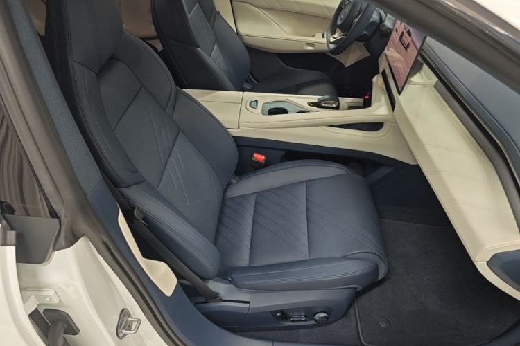 Used Zeekr 001 2025 YOU Edition 100 kWh All-Wheel Drive Right Front Seat