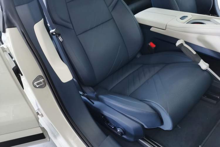 Used Zeekr 001 2025 YOU Edition 100 kWh All-Wheel Drive Right Front Seat