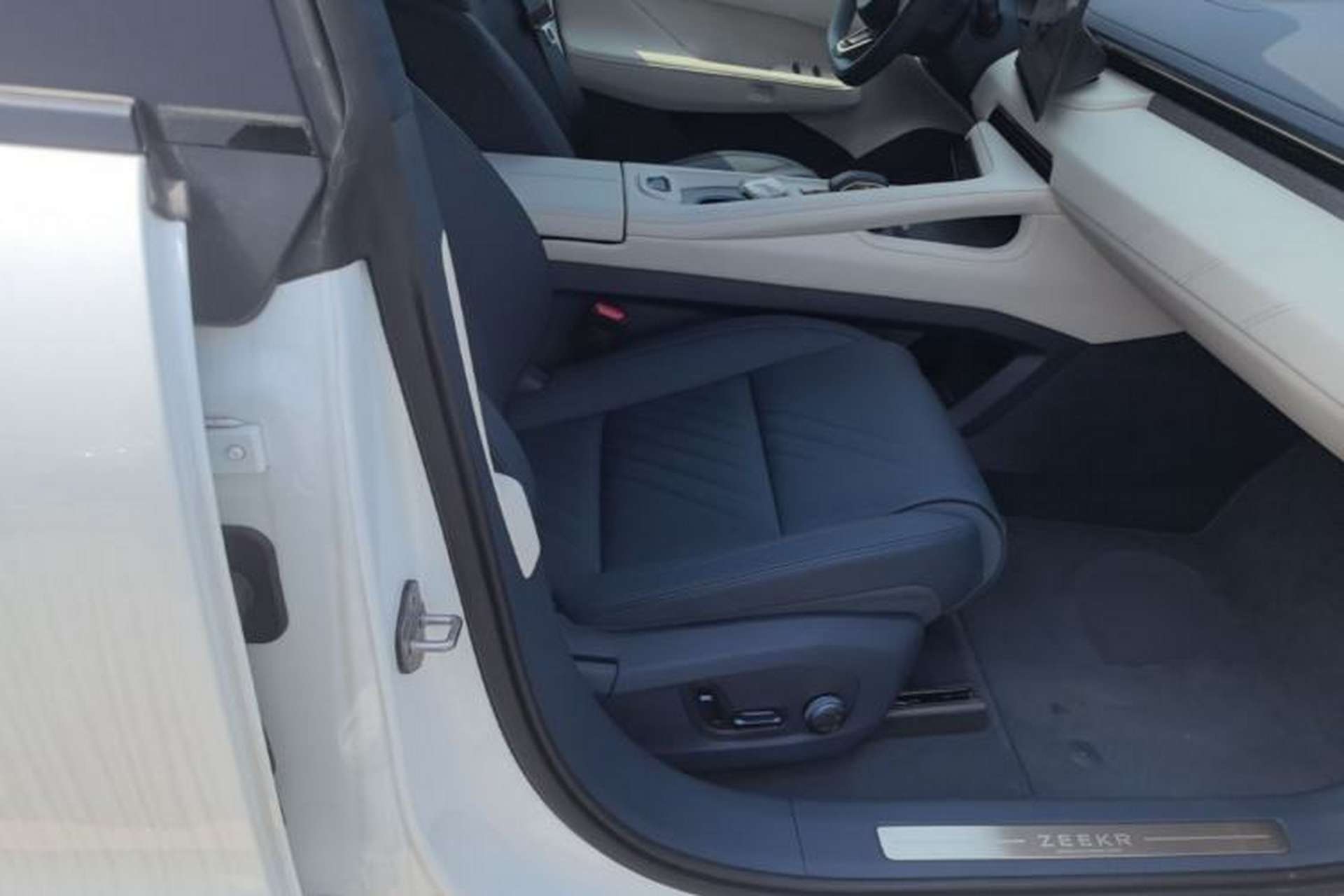 Used Zeekr 001 2025 YOU Edition 100 kWh All-Wheel Drive Right Front Seat