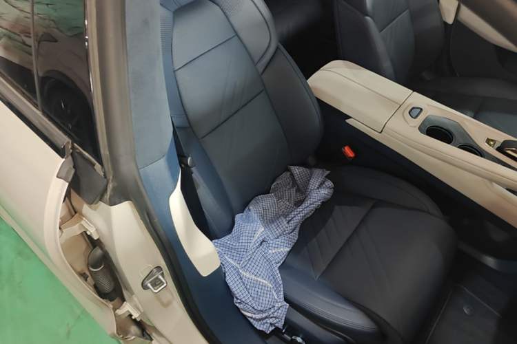 Used Zeekr 001 2025 YOU Edition 100 kWh All-Wheel Drive Right Front Seat