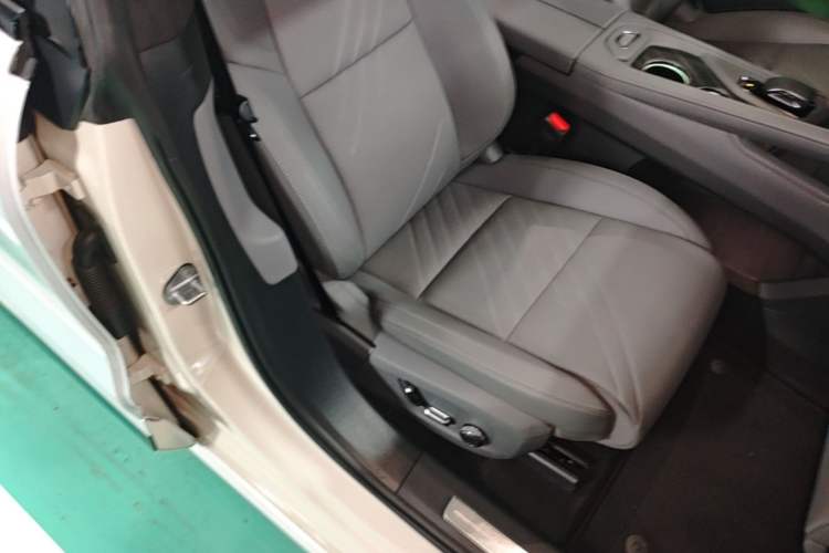 Used Zeekr 001 2025 WE Edition 100 kWh Rear-Wheel Drive Right Front Seat