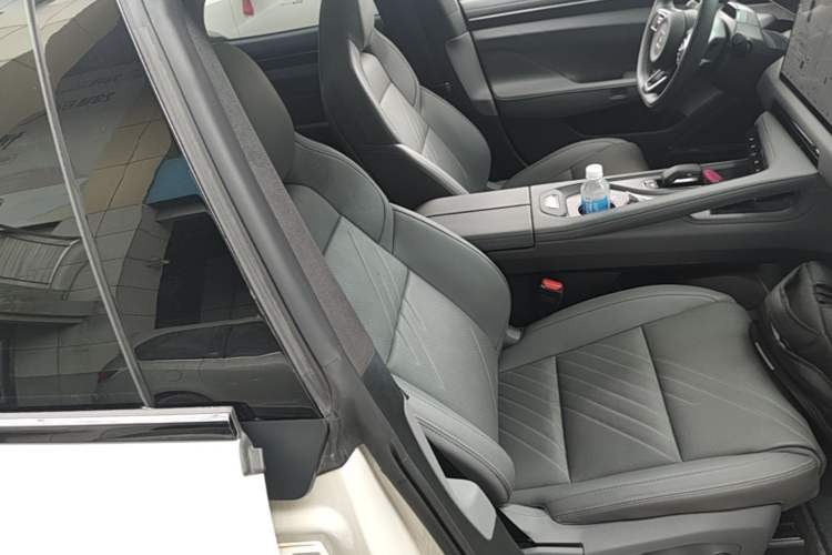 Used Zeekr 001 2025 WE Edition 95 kWh All-Wheel Drive Right Front Seat