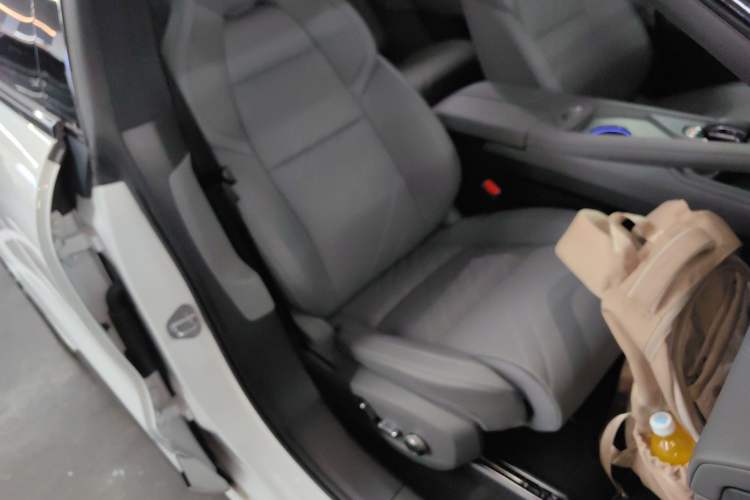 Used Zeekr 001 2025 YOU Edition 100 kWh All-Wheel Drive Right Front Seat