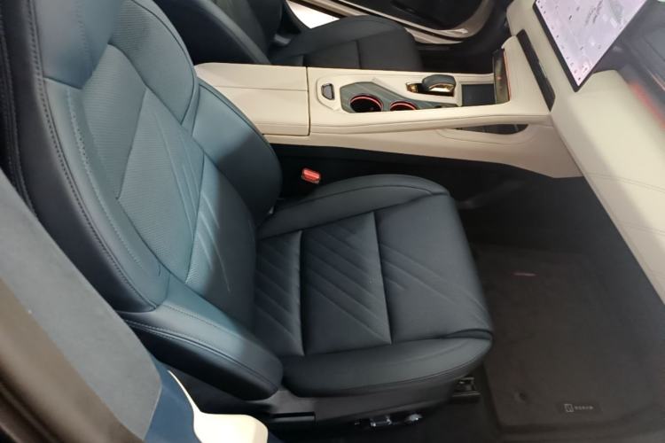 Used Zeekr 001 2025 WE Edition 95 kWh All-Wheel Drive Right Front Seat