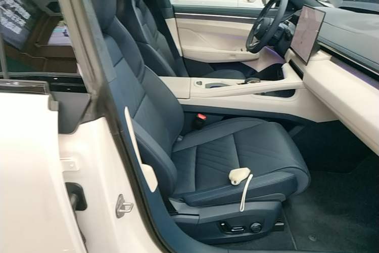 Used Zeekr 001 2025 YOU Edition 100 kWh All-Wheel Drive Right Front Seat