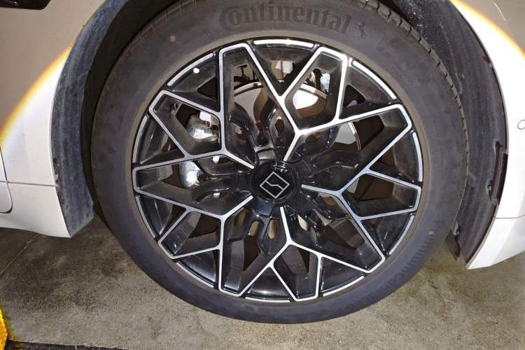 Used Zeekr 001 2025 WE Edition 95 kWh All-Wheel Drive Right Front Wheel Hub