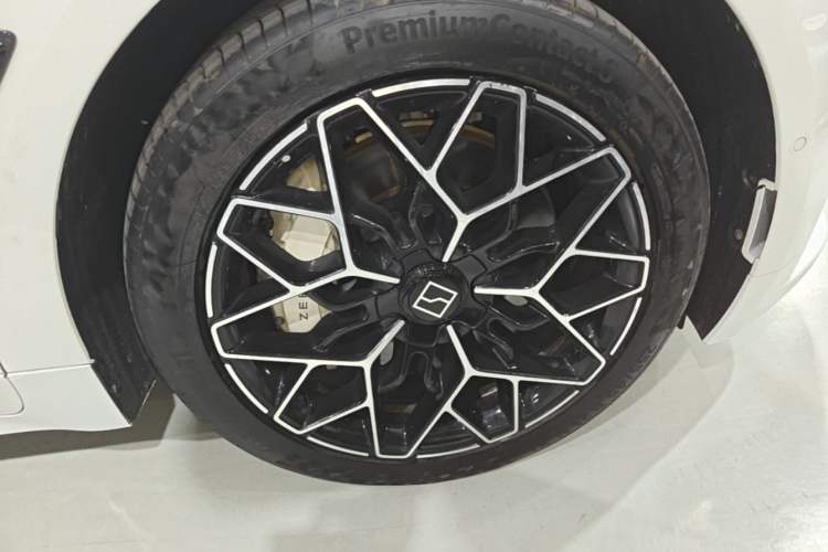 Used Zeekr 001 2025 YOU Edition 100 kWh All-Wheel Drive Right Front Wheel Hub