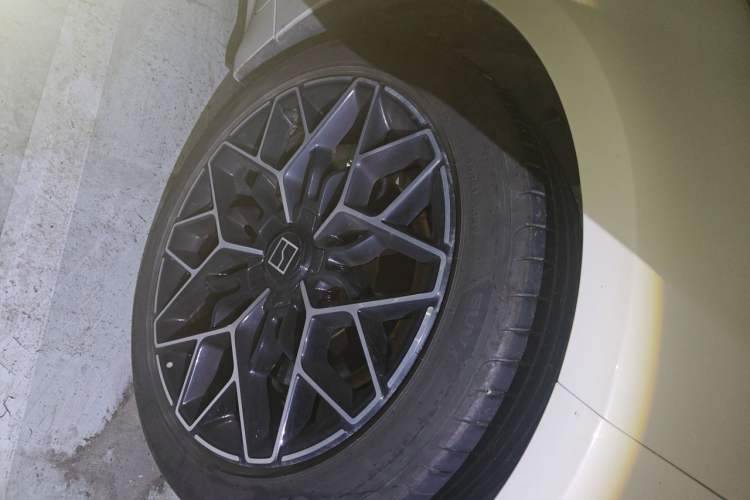 Used Zeekr 001 2025 WE Edition 95 kWh All-Wheel Drive Right Front Wheel Hub