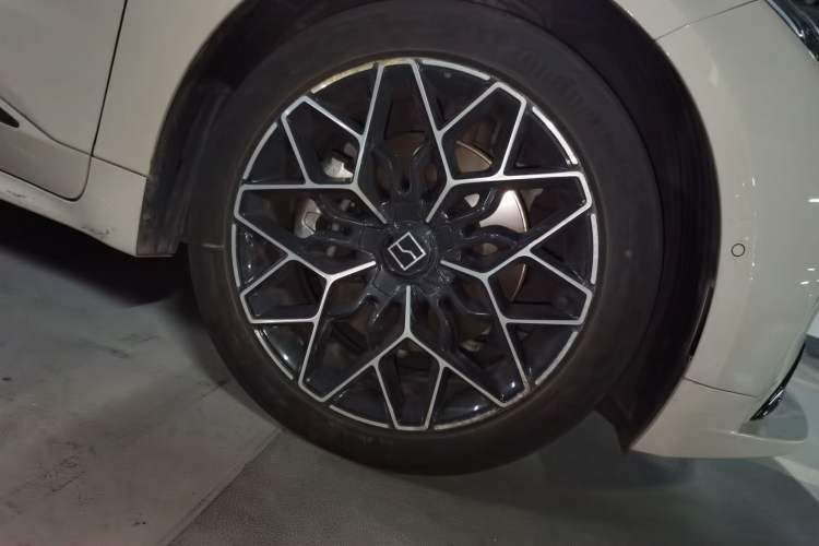 Used Zeekr 001 2025 ME Version 100 kWh All-Wheel Drive Right Front Wheel Hub