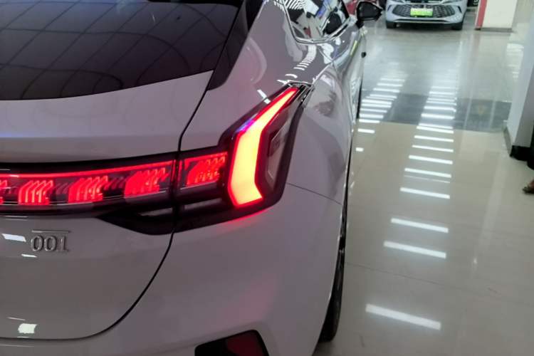 Used Zeekr 001 2025 YOU Edition 100 kWh All-Wheel Drive Right Rear Taillight