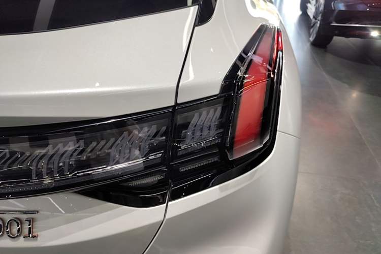 Used Zeekr 001 2025 YOU Edition 100 kWh All-Wheel Drive Right Rear Taillight