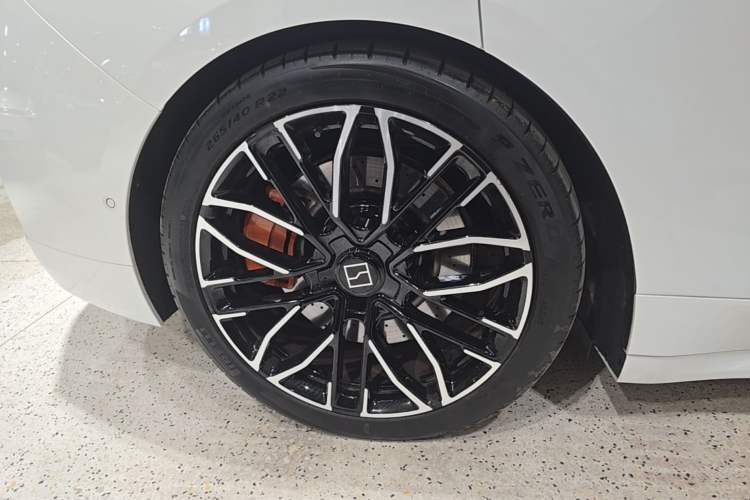 Used Zeekr 001 2025 YOU Edition 100 kWh All-Wheel Drive Right Rear Wheel Hub