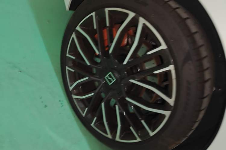 Used Zeekr 001 2025 YOU Edition 100 kWh All-Wheel Drive Right Rear Wheel Hub