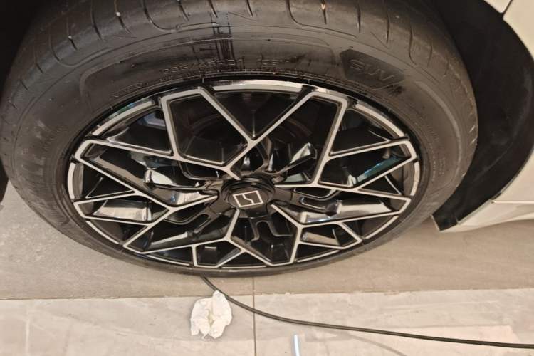 Used Zeekr 001 2025 WE Edition 95 kWh All-Wheel Drive Right Rear Wheel Hub