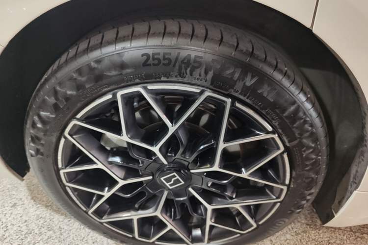 Used Zeekr 001 2025 WE Edition 95 kWh All-Wheel Drive Right Rear Wheel Hub