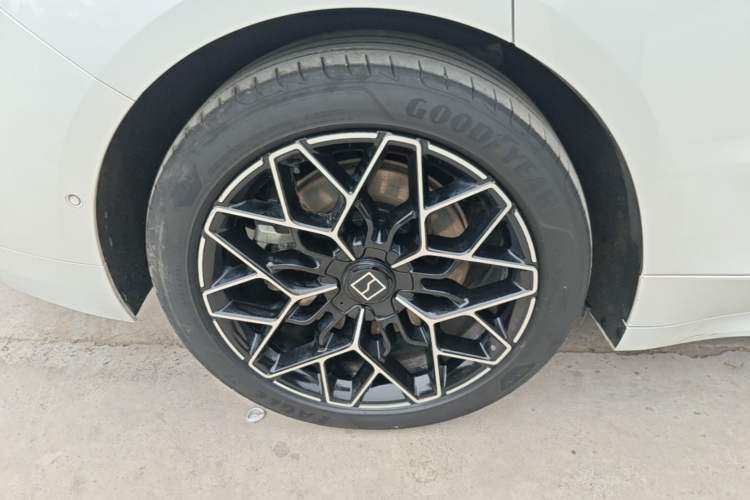 Used Zeekr 001 2025 WE Edition 100 kWh Rear-Wheel Drive Right Rear Wheel Hub