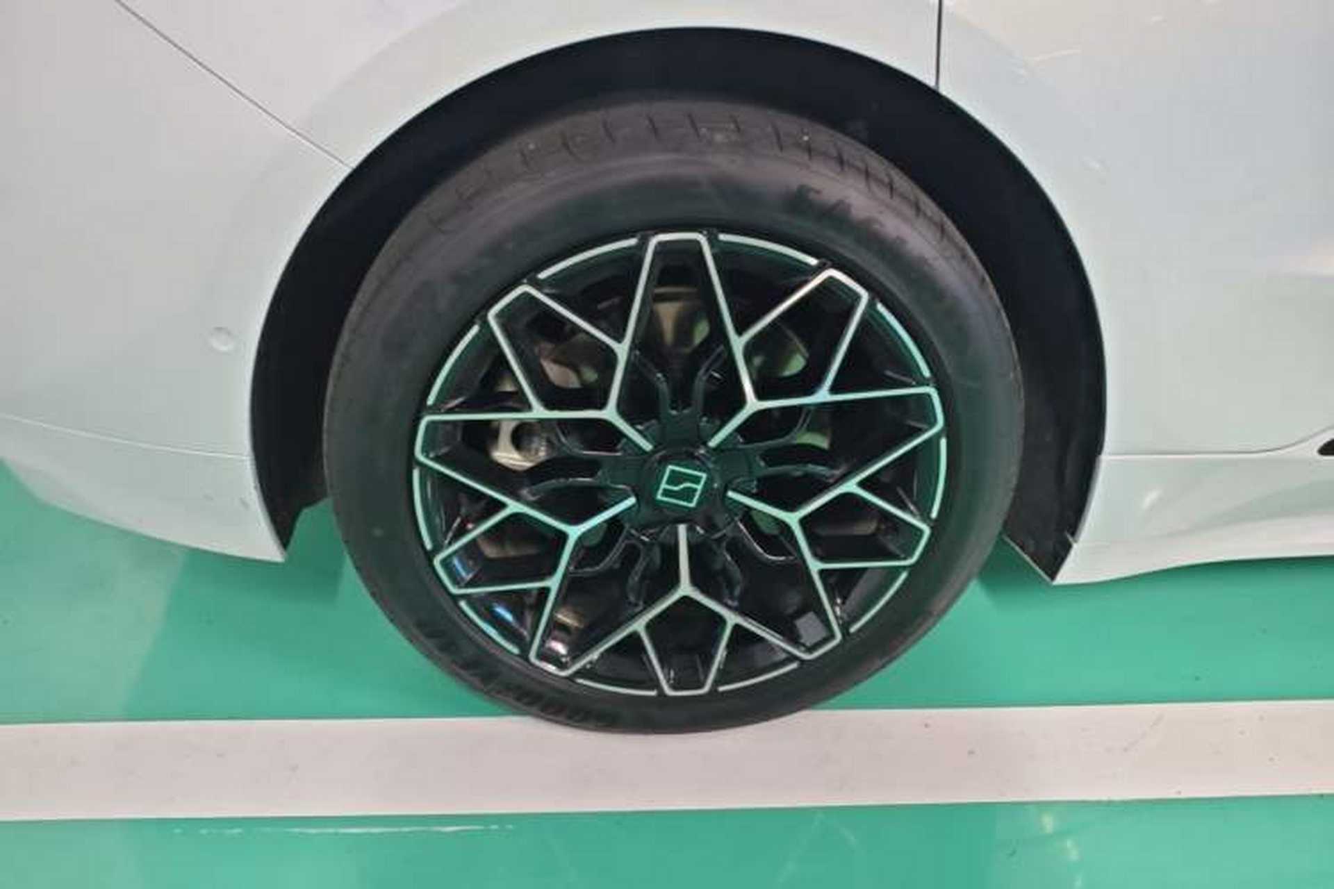 Used Zeekr 001 2025 WE Edition 100 kWh Rear-Wheel Drive Right Rear Wheel Hub