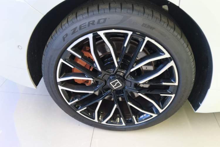 Used Zeekr 001 2025 YOU Edition 100 kWh All-Wheel Drive Right Rear Wheel Hub