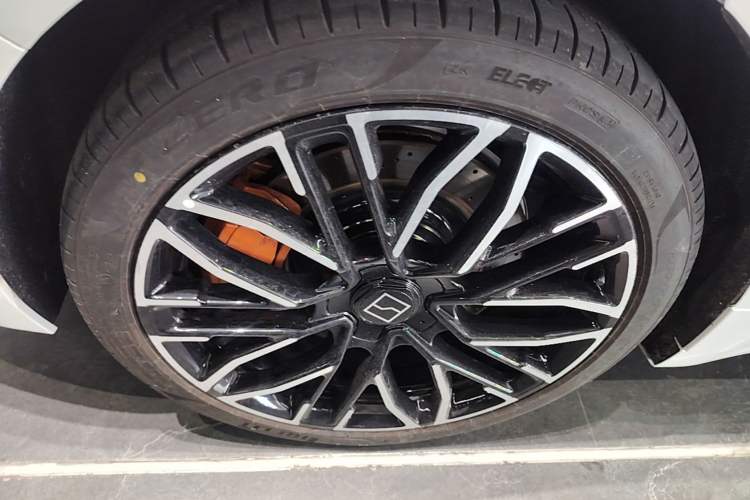 Used Zeekr 001 2025 YOU Edition 100 kWh All-Wheel Drive Right Rear Wheel Hub
