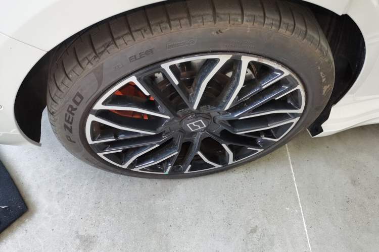 Used Zeekr 001 2025 YOU Edition 100 kWh All-Wheel Drive Right Rear Wheel Hub