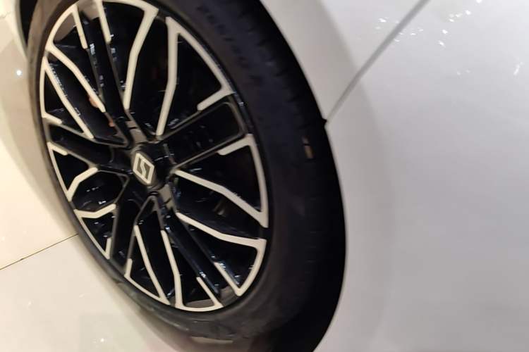Used Zeekr 001 2025 YOU Edition 100 kWh All-Wheel Drive Right Rear Wheel Hub