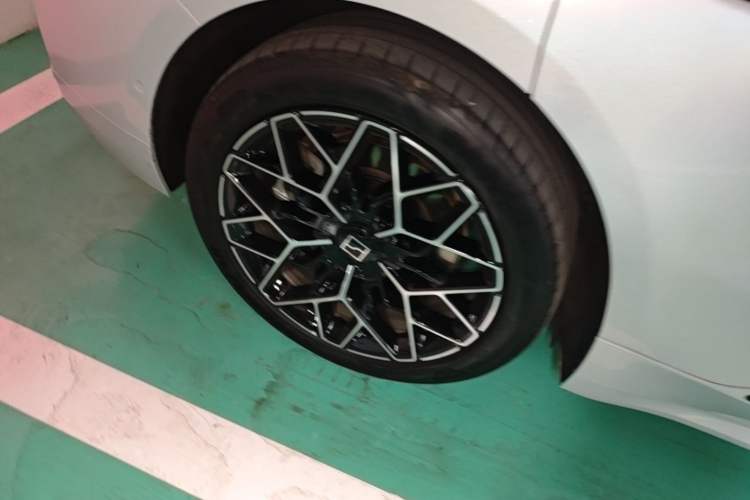 Used Zeekr 001 2025 WE Edition 100 kWh Rear-Wheel Drive Right Rear Wheel Hub