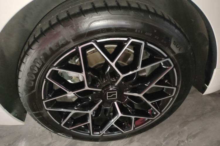 Used Zeekr 001 2025 WE Edition 100 kWh Rear-Wheel Drive Right Rear Wheel Hub