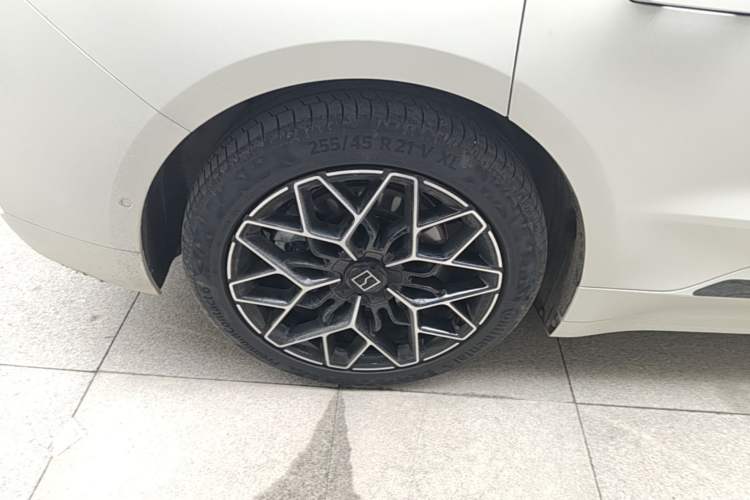 Used Zeekr 001 2025 WE Edition 95 kWh All-Wheel Drive Right Rear Wheel Hub