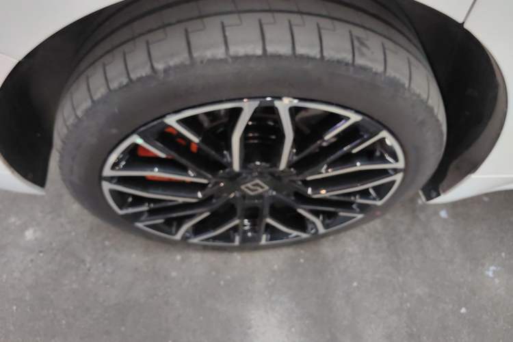 Used Zeekr 001 2025 YOU Edition 100 kWh All-Wheel Drive Right Rear Wheel Hub