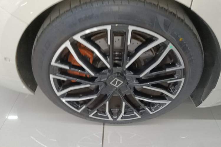 Used Zeekr 001 2025 YOU Edition 100 kWh All-Wheel Drive Right Rear Wheel Hub