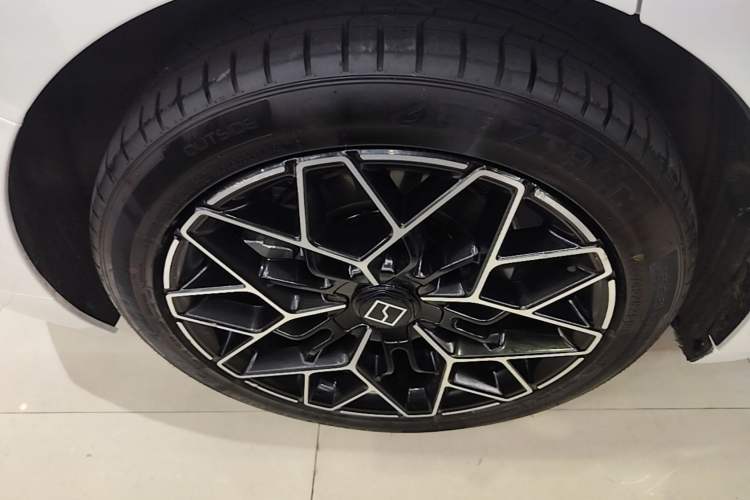 Used Zeekr 001 2025 WE Edition 95 kWh All-Wheel Drive Right Rear Wheel Hub