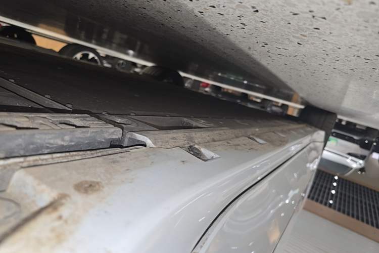 Used Zeekr 001 2025 YOU Edition 100 kWh All-Wheel Drive Right Side Sill