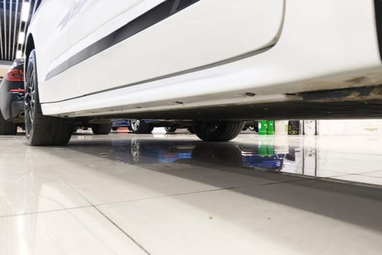 Used Zeekr 001 2025 YOU Edition 100 kWh All-Wheel Drive Right Side Sill