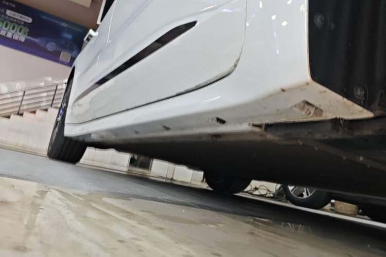 Used Zeekr 001 2025 WE Edition 100 kWh Rear-Wheel Drive Right Side Sill