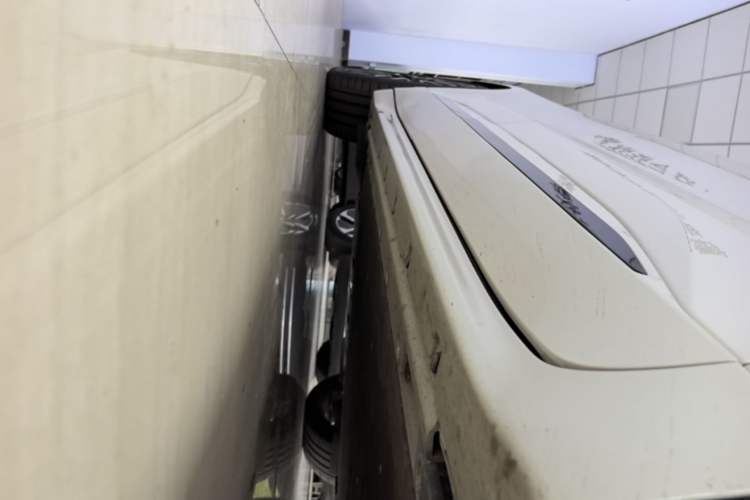 Used Zeekr 001 2025 YOU Edition 100 kWh All-Wheel Drive Right Side Sill