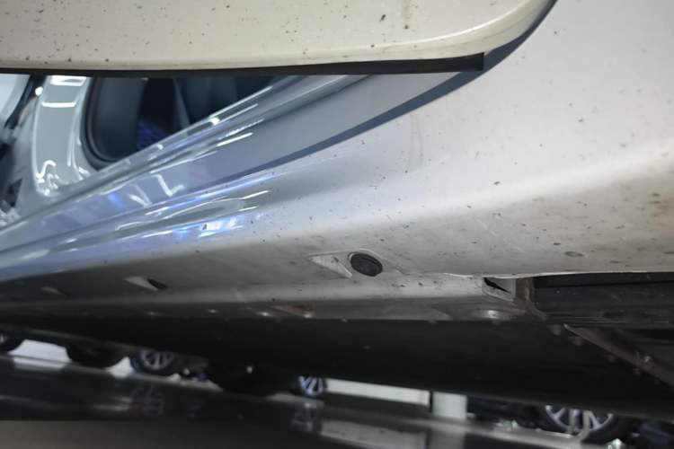 Used Zeekr 001 2025 YOU Edition 100 kWh All-Wheel Drive Right Side Sill