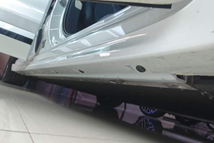 Used Zeekr 001 2025 YOU Edition 100 kWh All-Wheel Drive Right Side Sill