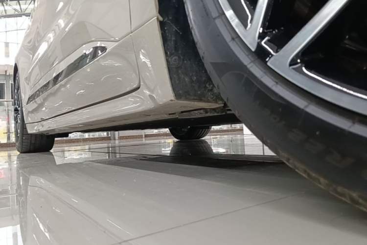 Used Zeekr 001 2025 YOU Edition 100 kWh All-Wheel Drive Right Side Sill
