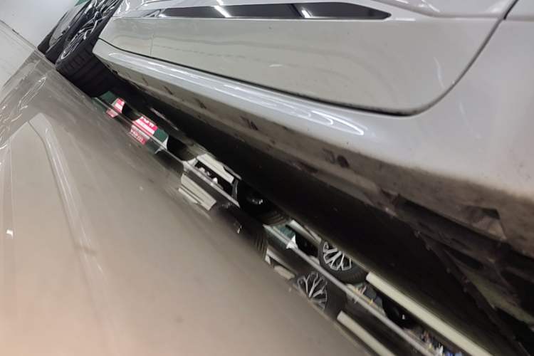 Used Zeekr 001 2025 YOU Edition 100 kWh All-Wheel Drive Right Side Sill