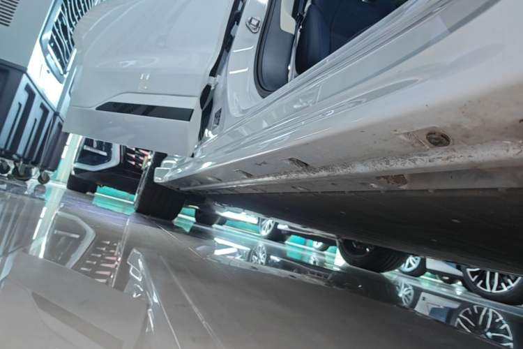 Used Zeekr 001 2025 YOU Edition 100 kWh All-Wheel Drive Right Side Sill