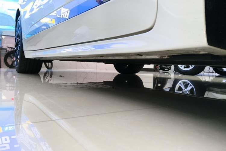 Used Zeekr 001 2025 YOU Edition 100 kWh All-Wheel Drive Right Side Sill