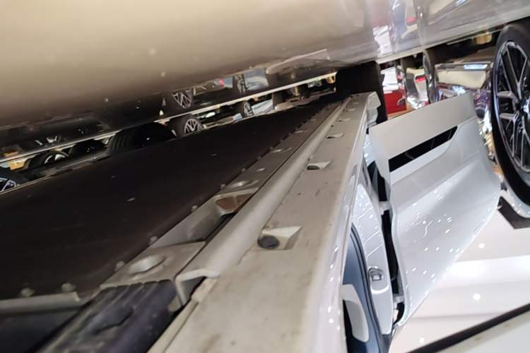 Used Zeekr 001 2025 YOU Edition 100 kWh All-Wheel Drive Right Side Sill