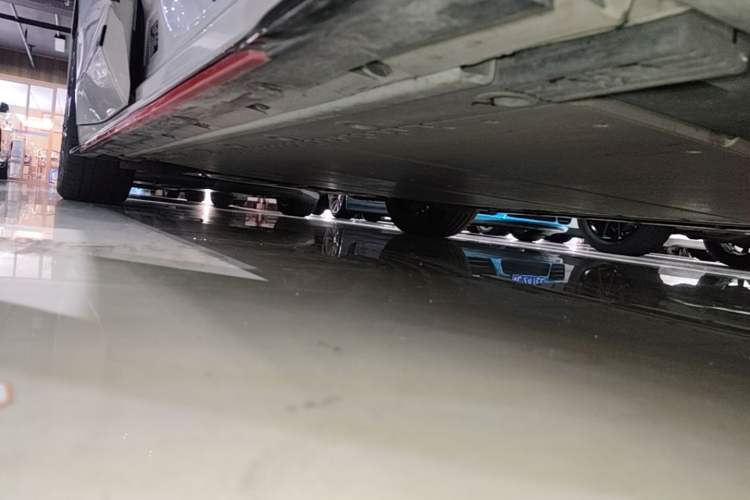 Used Zeekr 001 2025 WE Edition 95 kWh All-Wheel Drive Right Side Sill