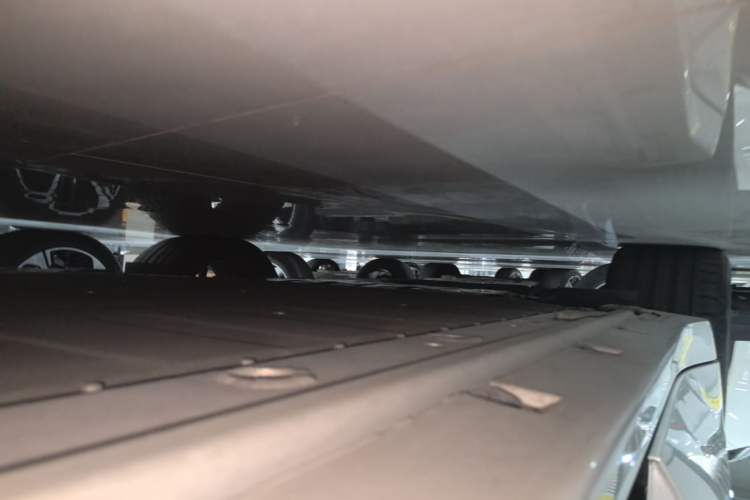 Used Zeekr 001 2025 YOU Edition 100 kWh All-Wheel Drive Right Side Sill
