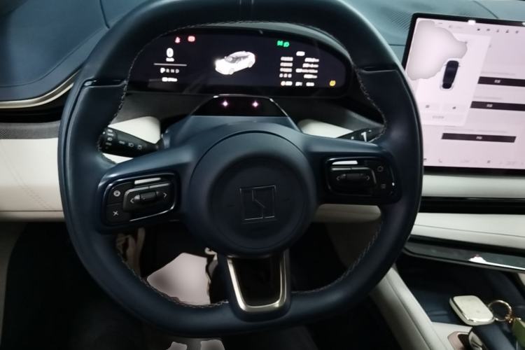 Used Zeekr 001 2025 WE Edition 100 kWh Rear-Wheel Drive Steering Wheel